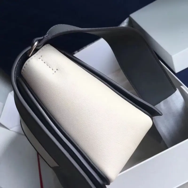 Two-Tone-Frame-Medium-Leather-Shoulder-Bag-Grey-White-180263-5.webp
