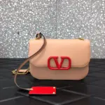 V-Lock-Signature-Smooth-Calfskin-Leather-Shoulder-Bag-0027-Pink-V-Lock-Signature-Smooth-Calfskin-Leather-Shoulder-Bag-0027-Pink-2.webp