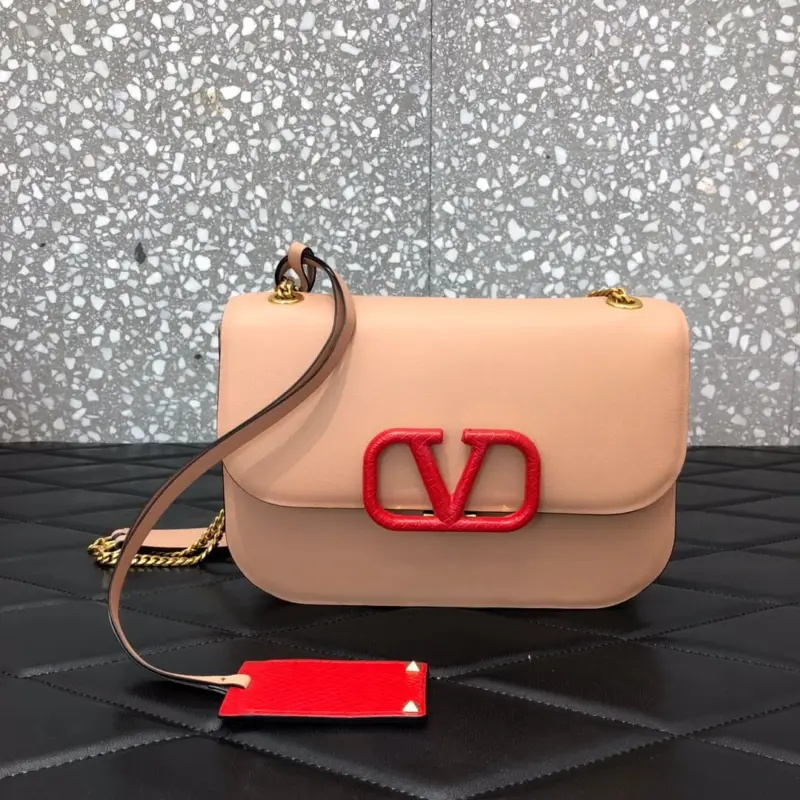 V-Lock-Signature-Smooth-Calfskin-Leather-Shoulder-Bag-0027-Pink-V-Lock-Signature-Smooth-Calfskin-Leather-Shoulder-Bag-0027-Pink-2.webp