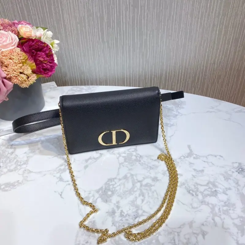 Versatile-30-Montaigne-2-In-1-Grained-Calfskin-Pouch-S2086-Black-Versatile-30-Montaigne-2-In-1-Grained-Calfskin-Pouch-S2086-Black-2.webp