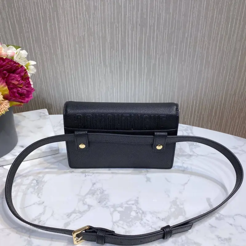 Versatile-30-Montaigne-2-In-1-Grained-Calfskin-Pouch-S2086-Black-Versatile-30-Montaigne-2-In-1-Grained-Calfskin-Pouch-S2086-Black-3.webp
