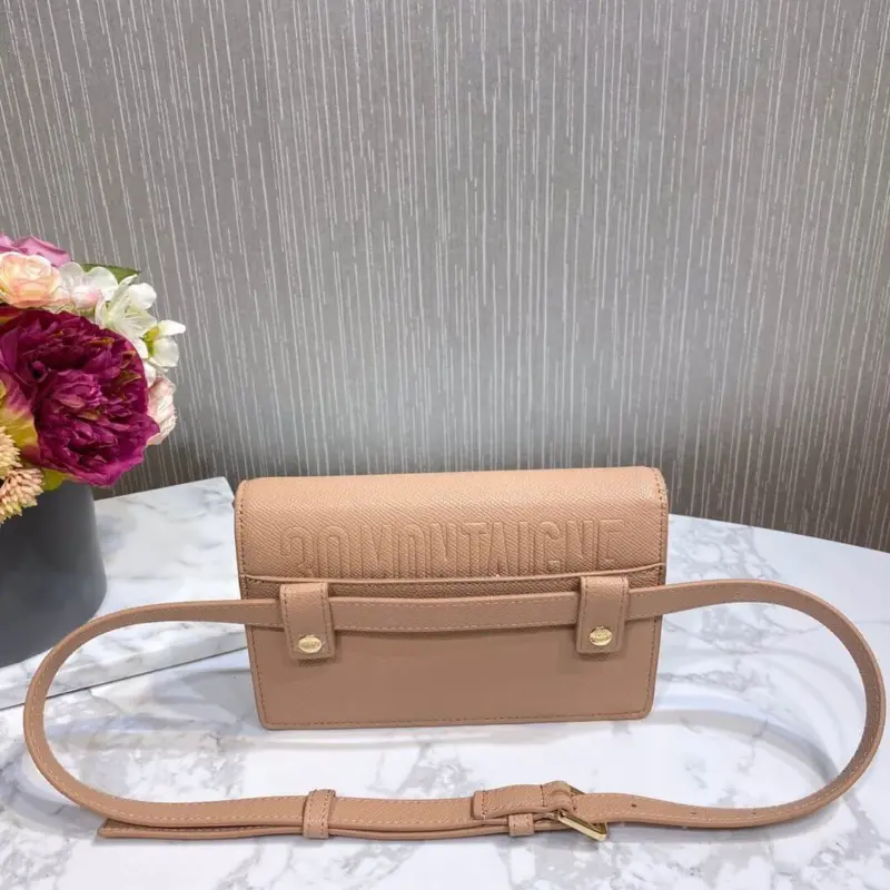 Versatile-30-Montaigne-2-In-1-Grained-Calfskin-Pouch-S2086-Creme-Versatile-30-Montaigne-2-In-1-Grained-Calfskin-Pouch-S2086-Creme-3.webp