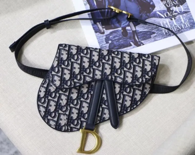Vintage-Style-Mini-Oblique-Jacquard-Saddle-Crossbody-Bag-M0447-Blue-Vintage-Style-Mini-Oblique-Jacquard-Saddle-Crossbody-Bag-M0447-Blue-2.webp