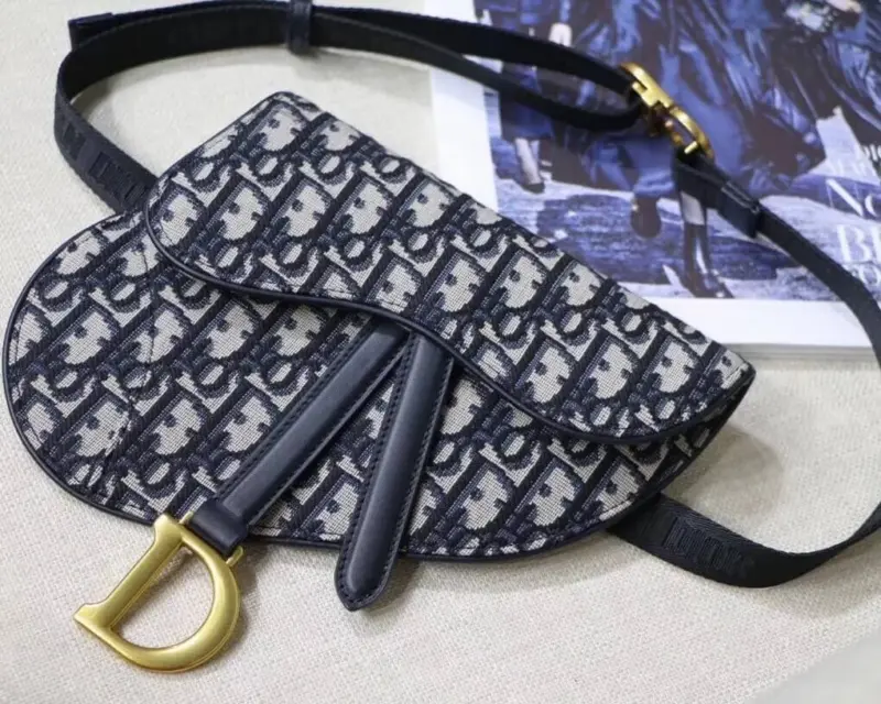 Vintage-Style-Mini-Oblique-Jacquard-Saddle-Crossbody-Bag-M0447-Blue-Vintage-Style-Mini-Oblique-Jacquard-Saddle-Crossbody-Bag-M0447-Blue-3.webp