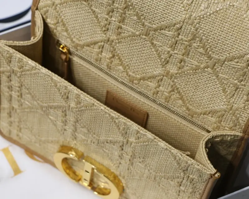 Woven-Flap-Shoulder-Bag-in-Natural-Cannage-Raffia-M9203-10.webp