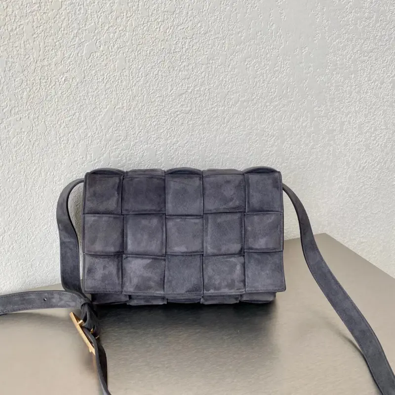 Woven-Padded-Cassette-Crossbody-Shoulder-Bag-in-Suede-591970-Black-Woven-Padded-Cassette-Crossbody-Shoulder-Bag-in-Suede-591970-Black-2.webp
