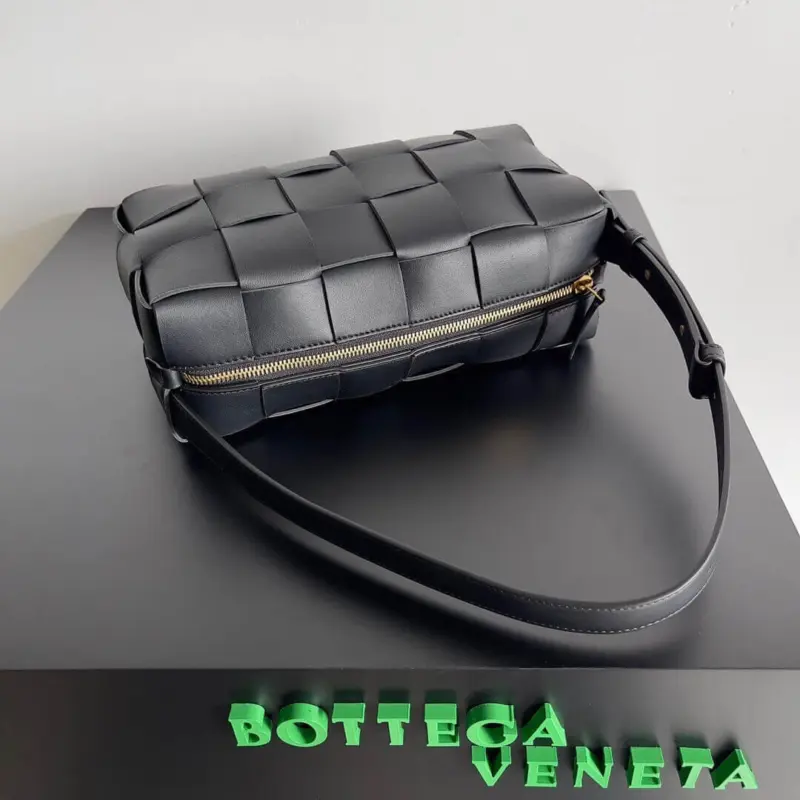 Woven-Padded-Leather-Brick-Cassette-Crossbody-Bag-Black-7.webp