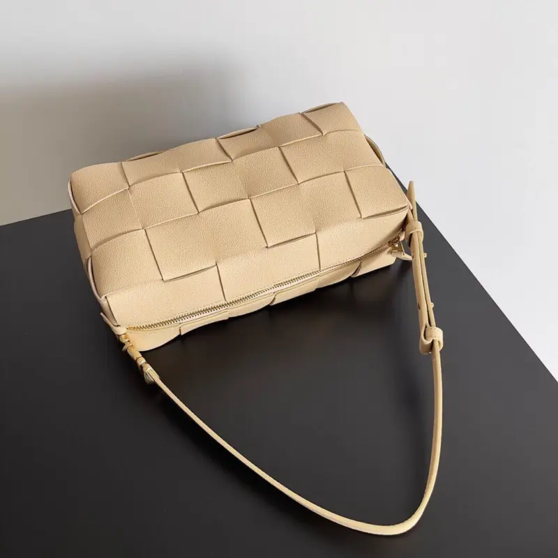 Woven-Padded-Leather-Cassette-Style-Crossbody-Shoulder-Bag-Beige-3.webp