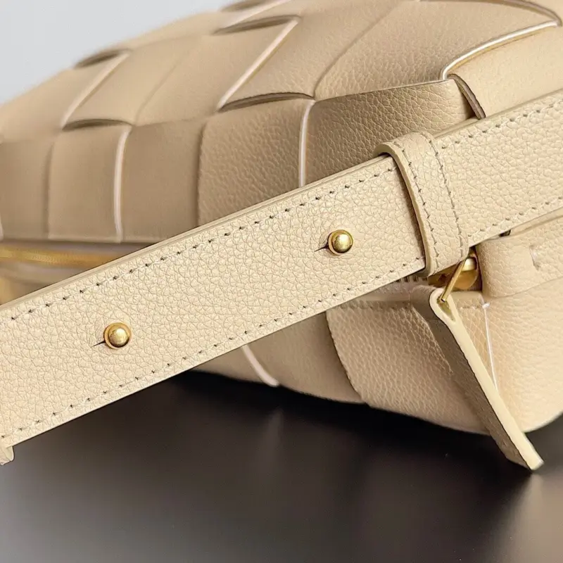 Woven-Padded-Leather-Cassette-Style-Crossbody-Shoulder-Bag-Beige-7.webp